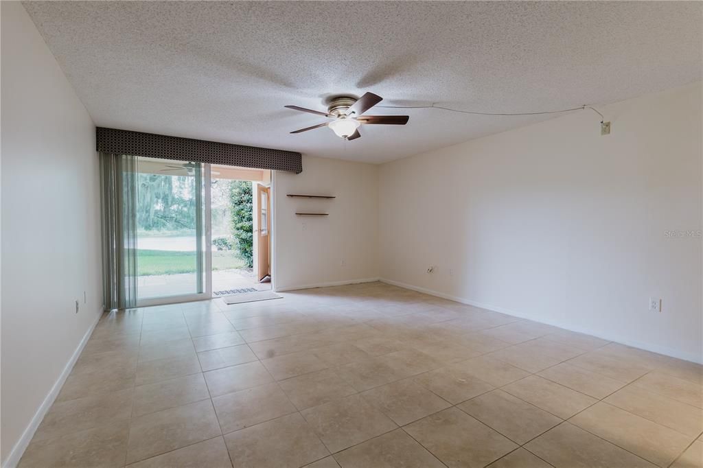 Active With Contract: $1,500 (1 beds, 1 baths, 834 Square Feet)