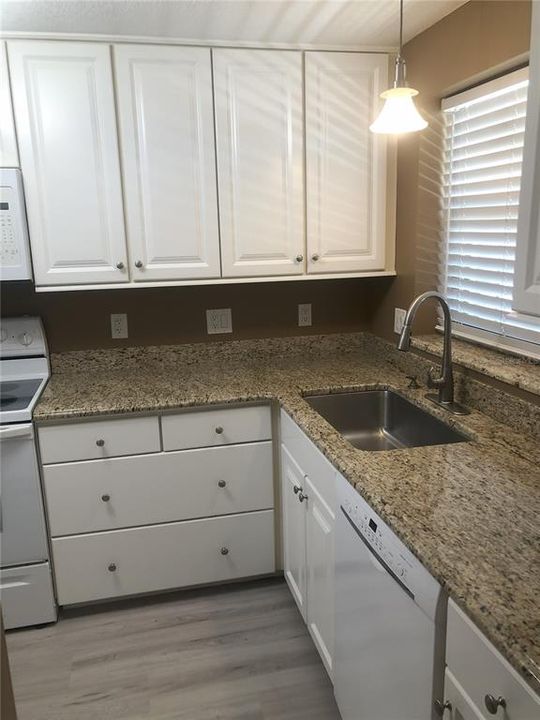 For Rent: $2,200 (2 beds, 2 baths, 1163 Square Feet)