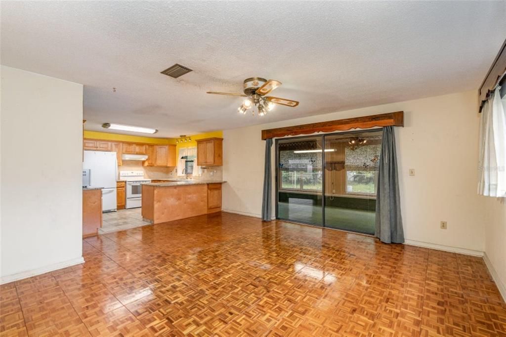 For Sale: $299,000 (4 beds, 2 baths, 1512 Square Feet)