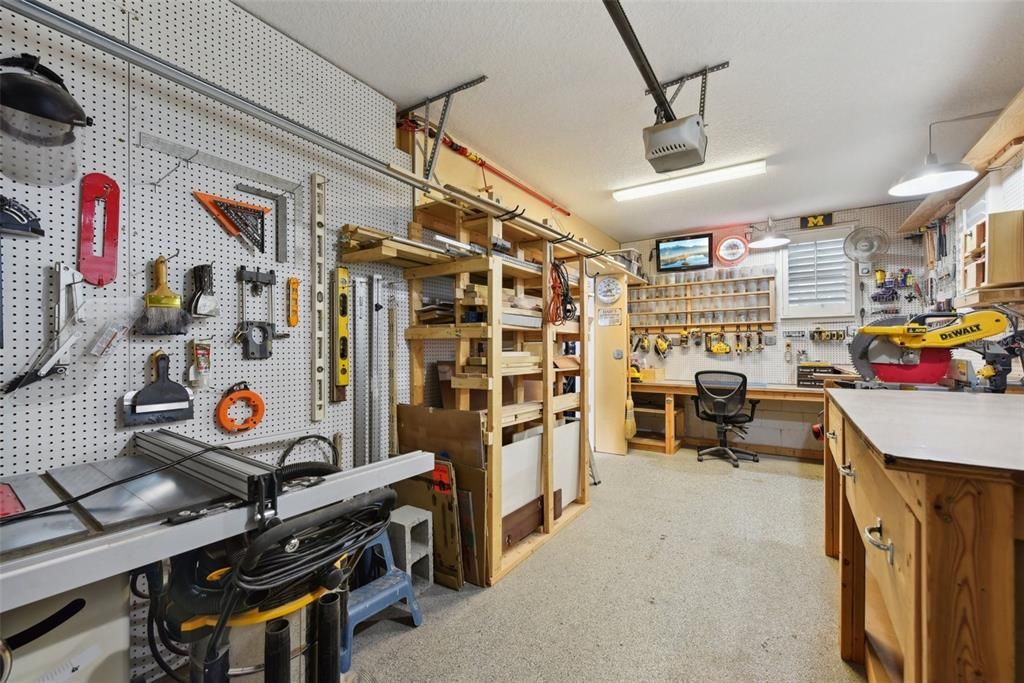 CUSTOMIZED GARAGE WORKSHOP.