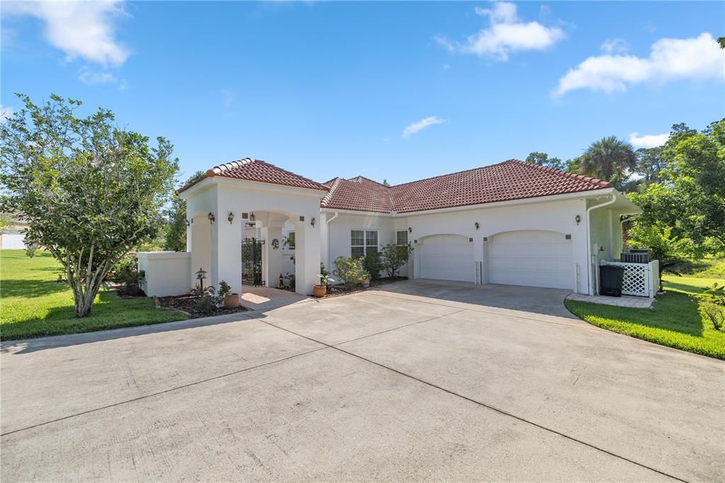 For Sale: $615,000 (3 beds, 2 baths, 3711 Square Feet)