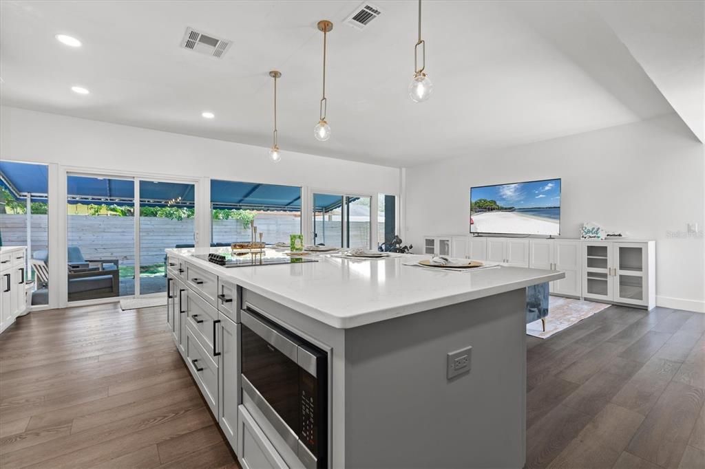 Active With Contract: $579,000 (3 beds, 2 baths, 1882 Square Feet)