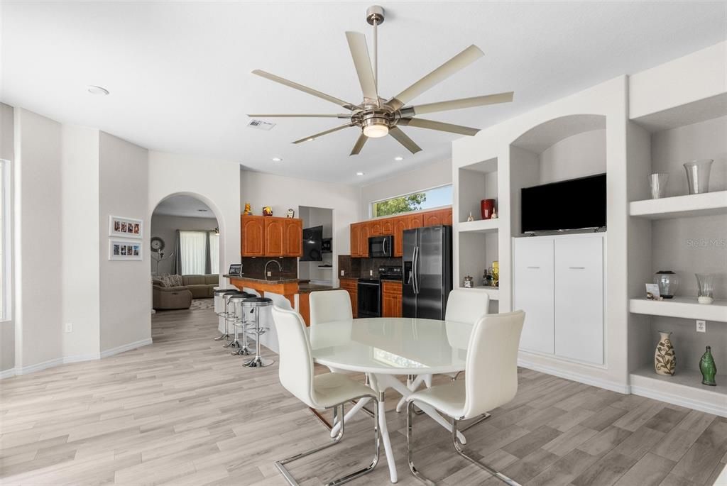 Active With Contract: $450,000 (3 beds, 3 baths, 2121 Square Feet)