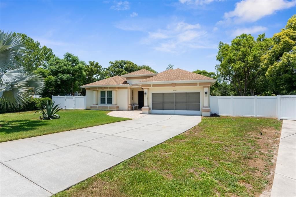 Active With Contract: $450,000 (3 beds, 3 baths, 2121 Square Feet)