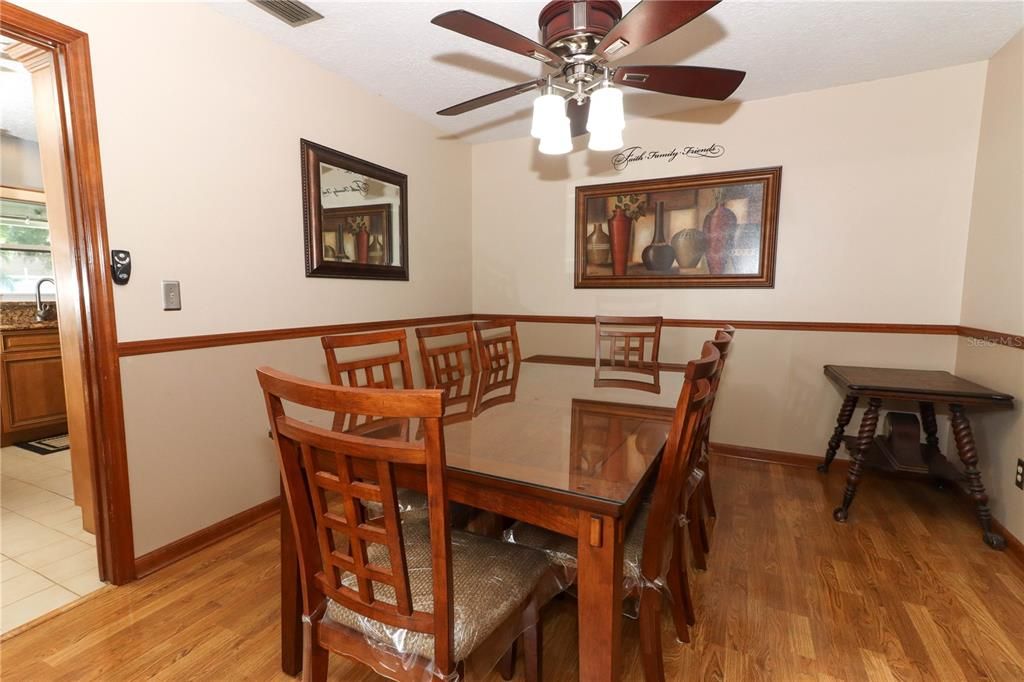 Lovely Formal Dining Room!!