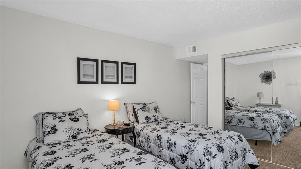 Active With Contract: $189,000 (2 beds, 2 baths, 1015 Square Feet)