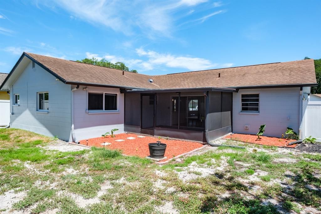 Active With Contract: $297,500 (3 beds, 2 baths, 1368 Square Feet)