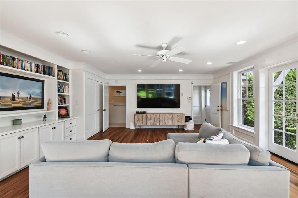 Active With Contract: $3,300,000 (5 beds, 3 baths, 4000 Square Feet)