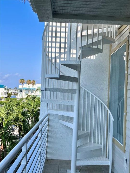 STAIRCASE TO ROOF DECK