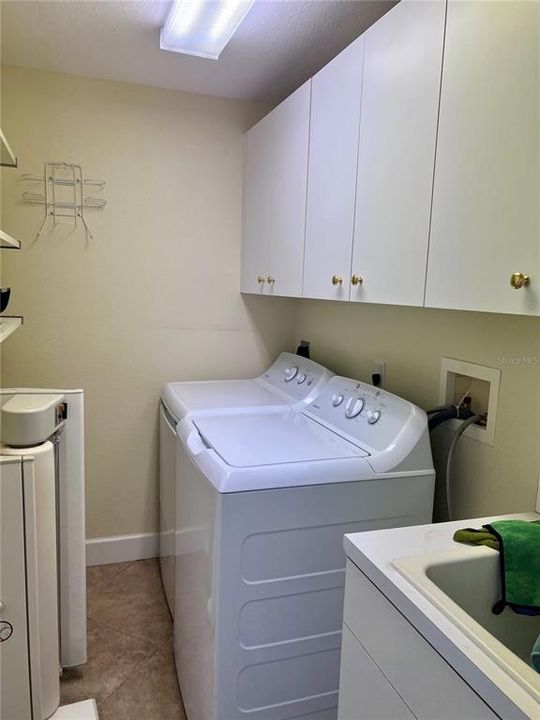 LAUNDRY ROOM-2ND FLOOR