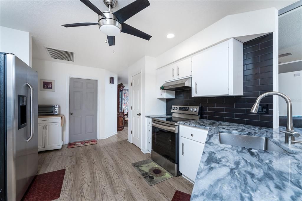 For Sale: $415,900 (3 beds, 2 baths, 1729 Square Feet)