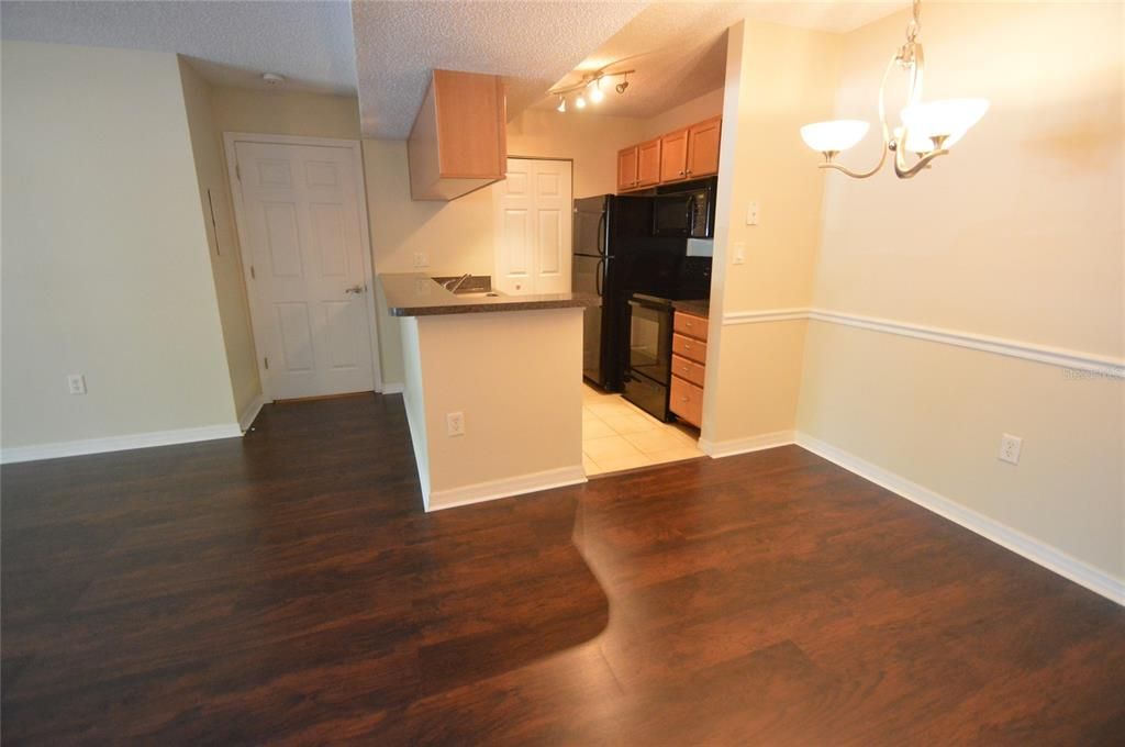 Active With Contract: $1,650 (2 beds, 2 baths, 811 Square Feet)