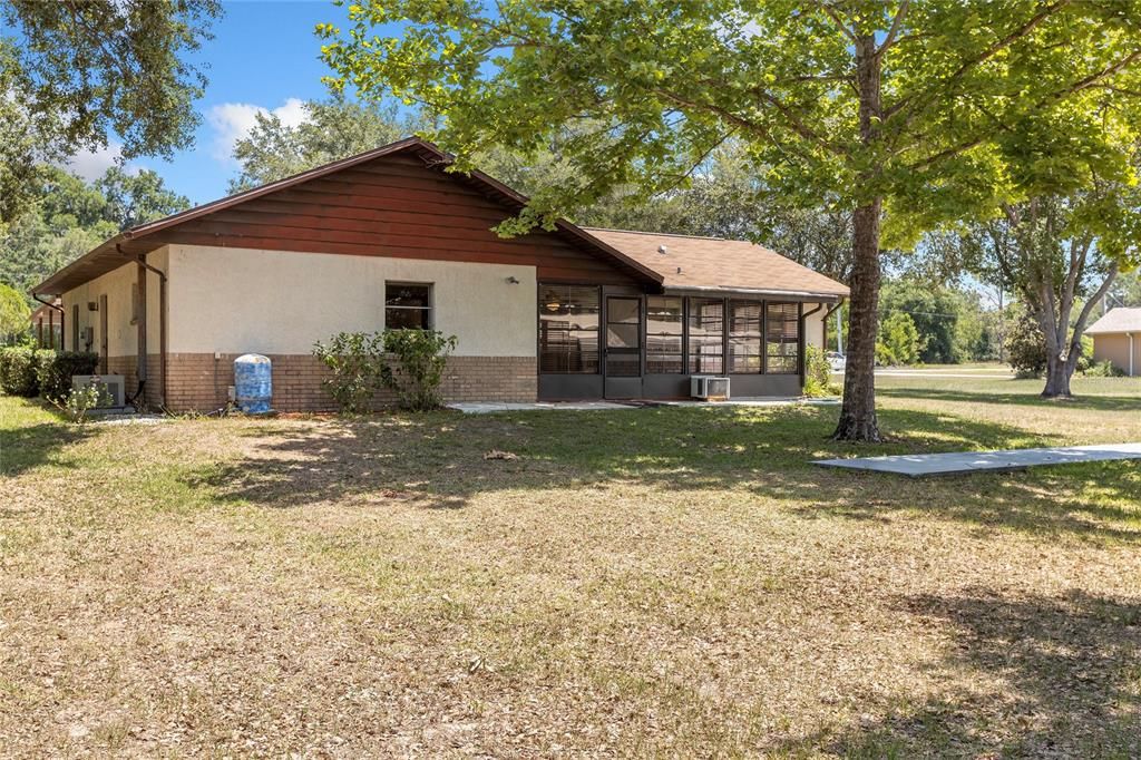 Active With Contract: $325,000 (2 beds, 2 baths, 1260 Square Feet)