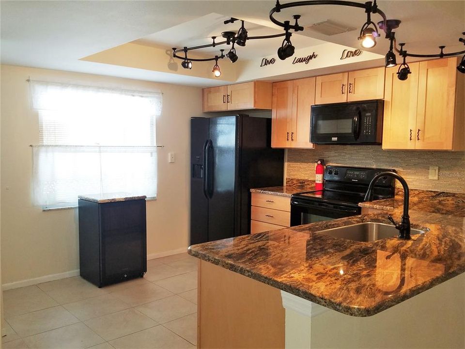 For Sale: $179,500 (2 beds, 2 baths, 1148 Square Feet)