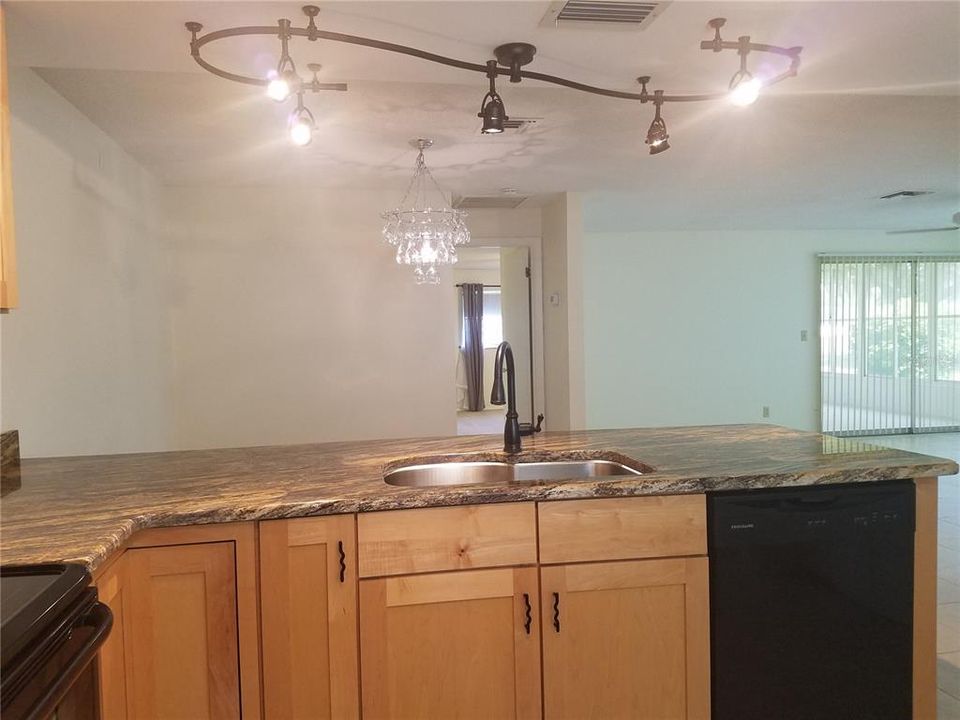 For Sale: $179,500 (2 beds, 2 baths, 1148 Square Feet)