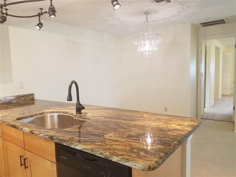For Sale: $179,500 (2 beds, 2 baths, 1148 Square Feet)