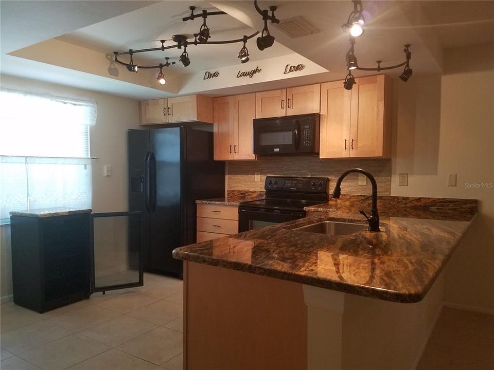 For Sale: $179,500 (2 beds, 2 baths, 1148 Square Feet)