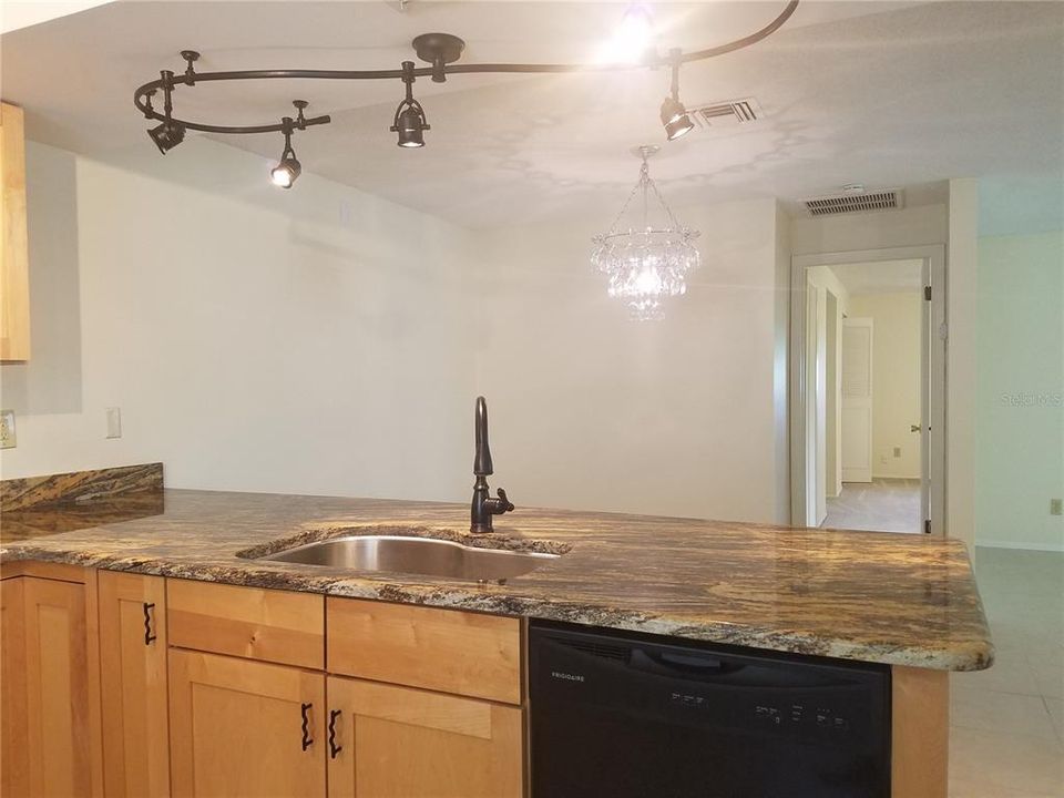 For Sale: $179,500 (2 beds, 2 baths, 1148 Square Feet)