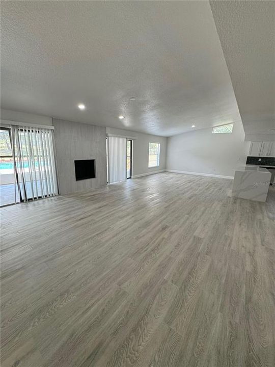 Activo con contrato: $469,900 (3 camas, 3 baños, 1775 Pies cuadrados)