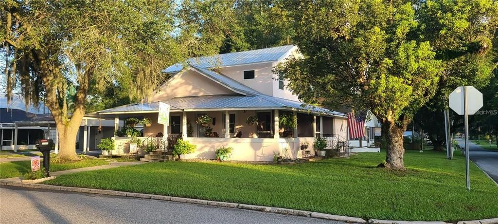 Recently Rented: $2,200 (3 beds, 2 baths, 1600 Square Feet)