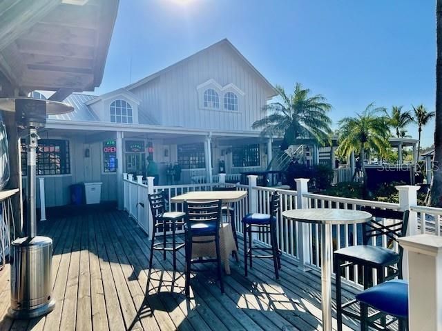 Deck Dining Cass Cay