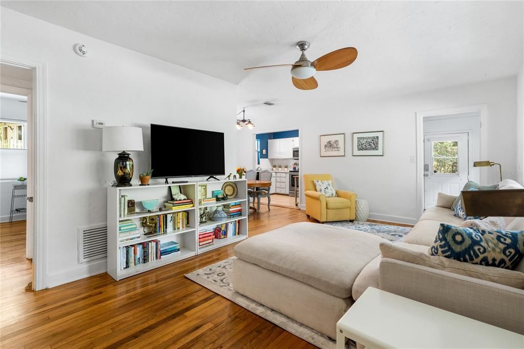 Active With Contract: $275,000 (3 beds, 2 baths, 1278 Square Feet)