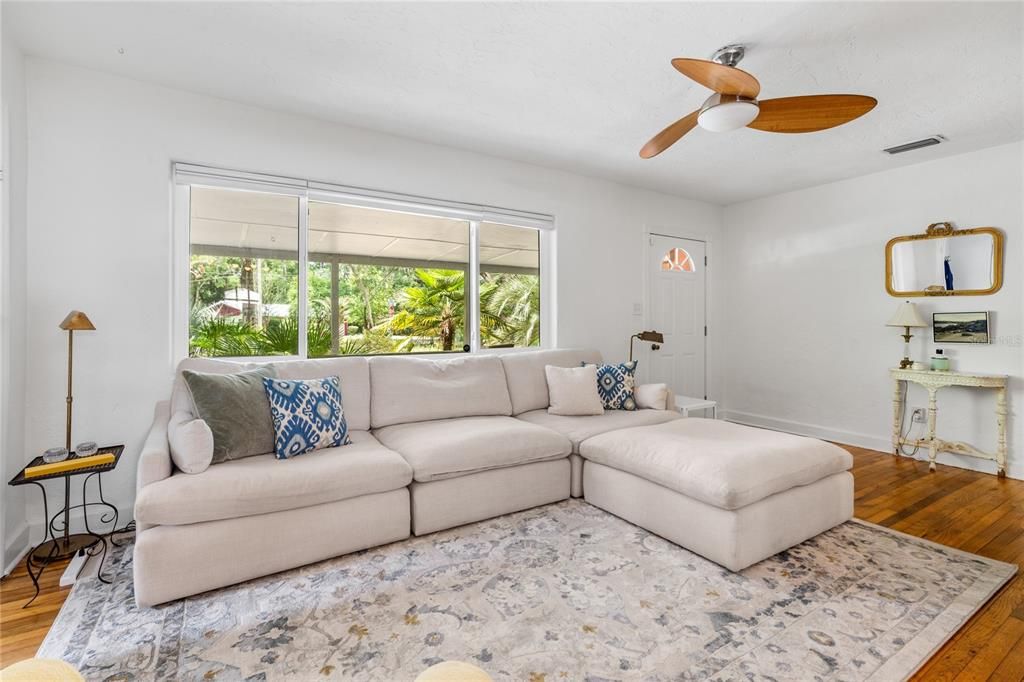 Active With Contract: $275,000 (3 beds, 2 baths, 1278 Square Feet)