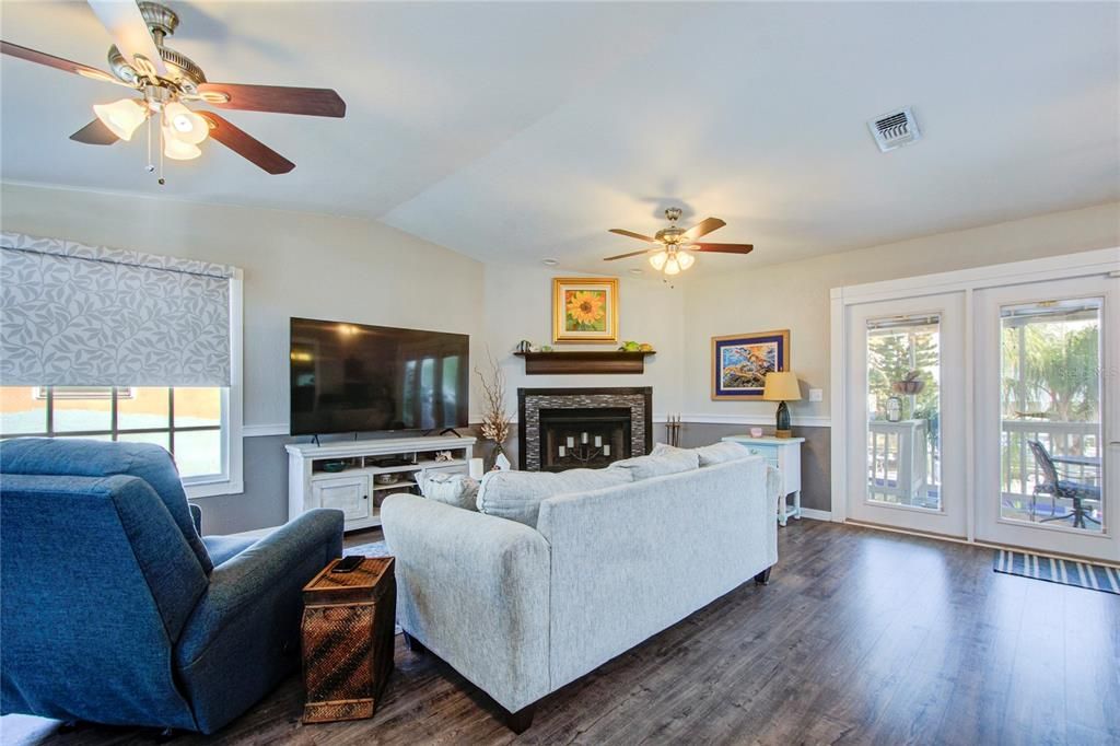 Active With Contract: $659,900 (3 beds, 2 baths, 1481 Square Feet)