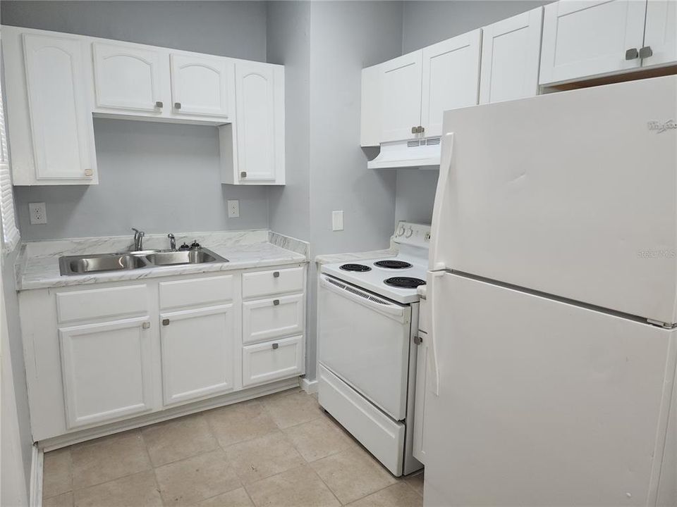 For Rent: $1,175 (3 beds, 1 baths, 892 Square Feet)