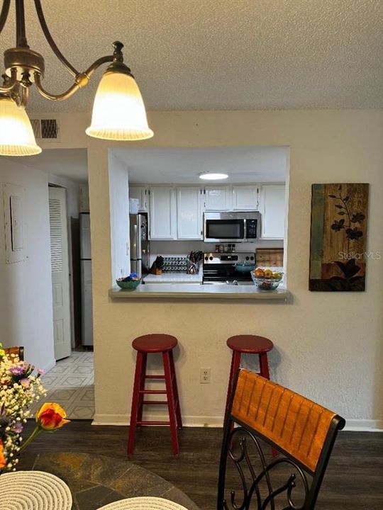 Active With Contract: $168,500 (2 beds, 2 baths, 1151 Square Feet)