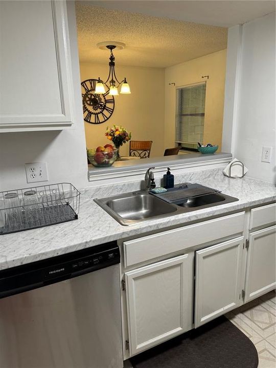 Active With Contract: $168,500 (2 beds, 2 baths, 1151 Square Feet)