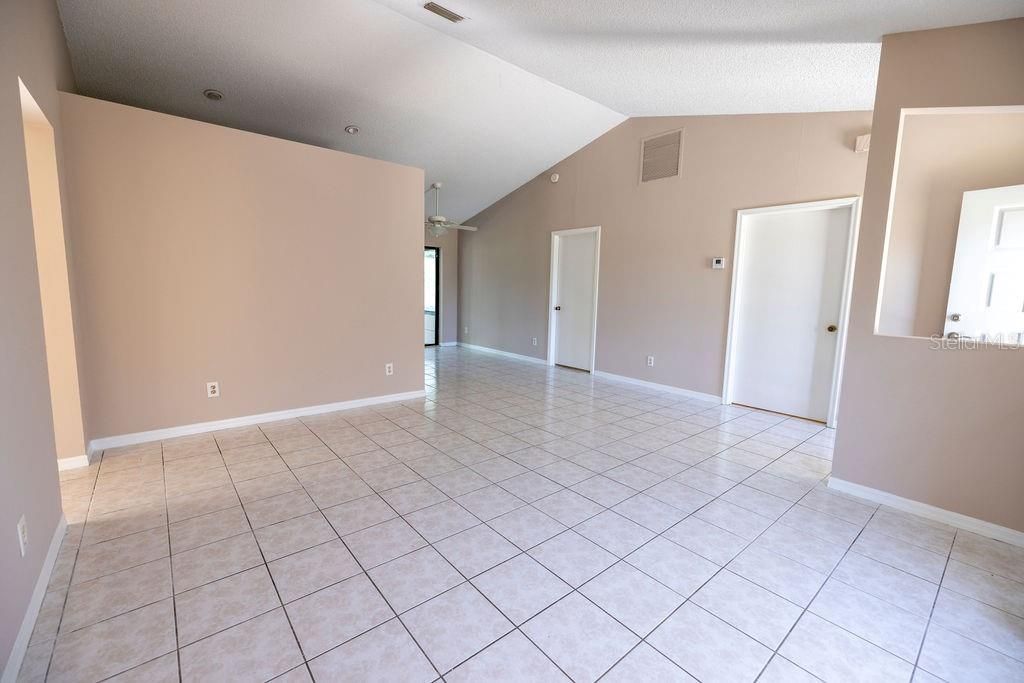 Active With Contract: $324,900 (3 beds, 2 baths, 1316 Square Feet)