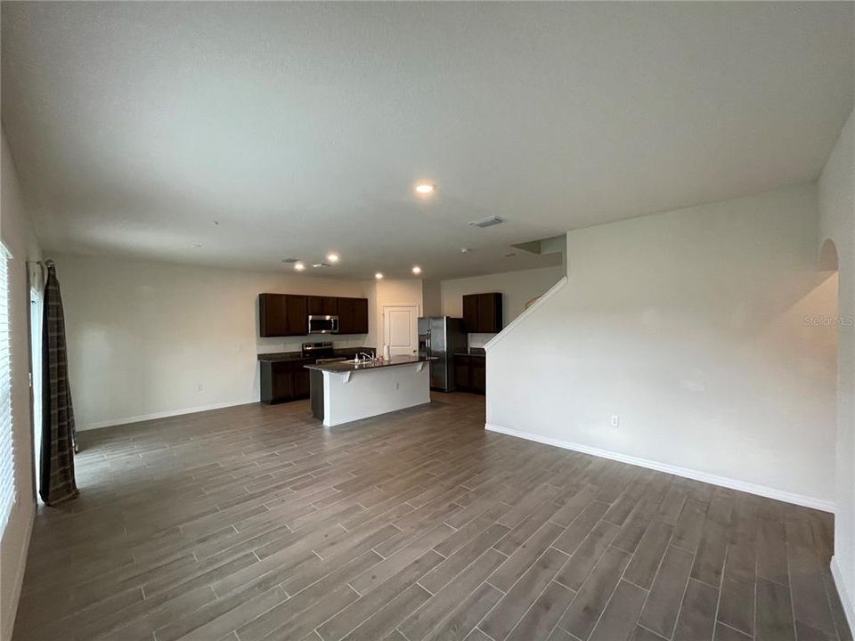 For Rent: $2,900 (5 beds, 3 baths, 2556 Square Feet)