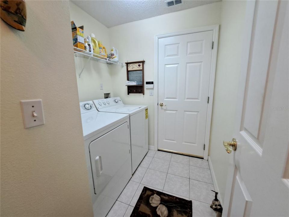 For Sale: $320,000 (2 beds, 2 baths, 1323 Square Feet)