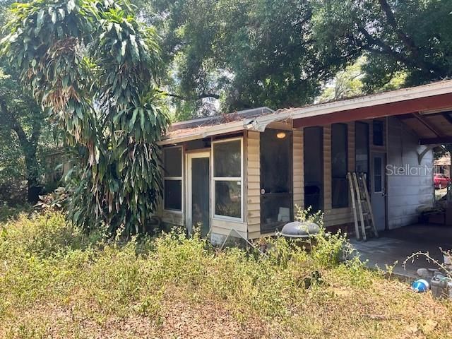 Recently Sold: $225,000 (3 beds, 2 baths, 1165 Square Feet)