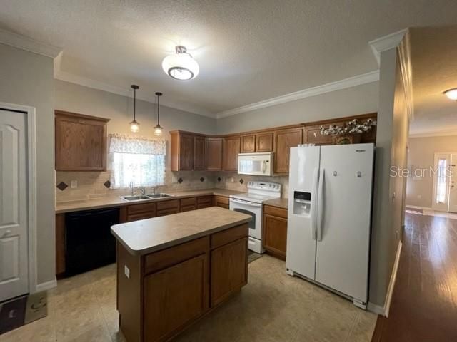 For Rent: $2,195 (4 beds, 2 baths, 1730 Square Feet)