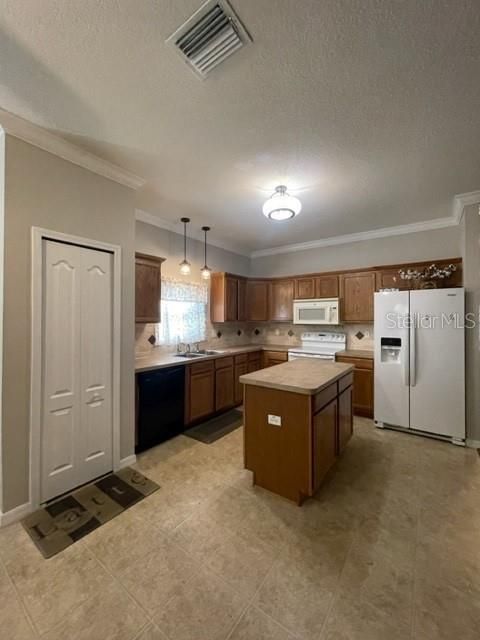 For Rent: $2,195 (4 beds, 2 baths, 1730 Square Feet)