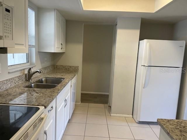 For Rent: $1,995 (2 beds, 2 baths, 920 Square Feet)