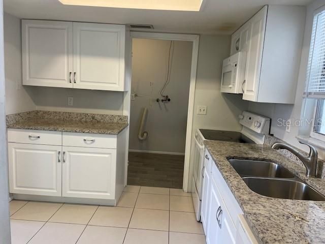 For Rent: $1,995 (2 beds, 2 baths, 920 Square Feet)