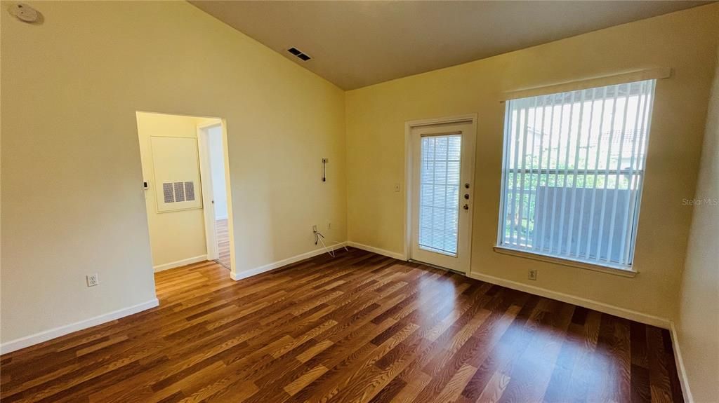 For Rent: $1,500 (1 beds, 1 baths, 951 Square Feet)