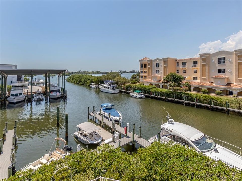 For Sale: $899,000 (3 beds, 2 baths, 1988 Square Feet)