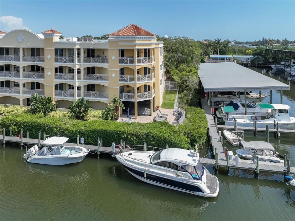 For Sale: $899,000 (3 beds, 2 baths, 1988 Square Feet)