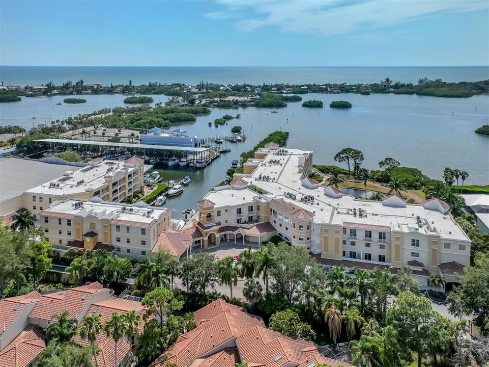 For Sale: $899,000 (3 beds, 2 baths, 1988 Square Feet)