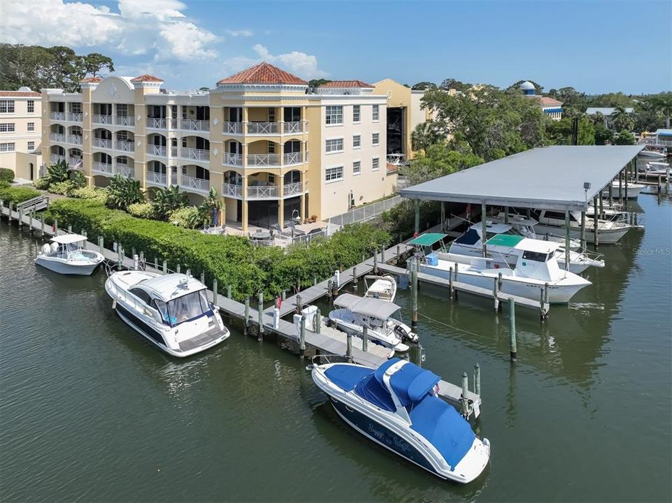 For Sale: $899,000 (3 beds, 2 baths, 1988 Square Feet)