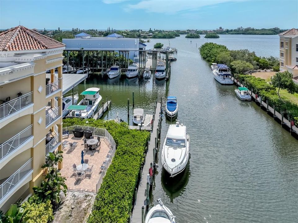 For Sale: $899,000 (3 beds, 2 baths, 1988 Square Feet)