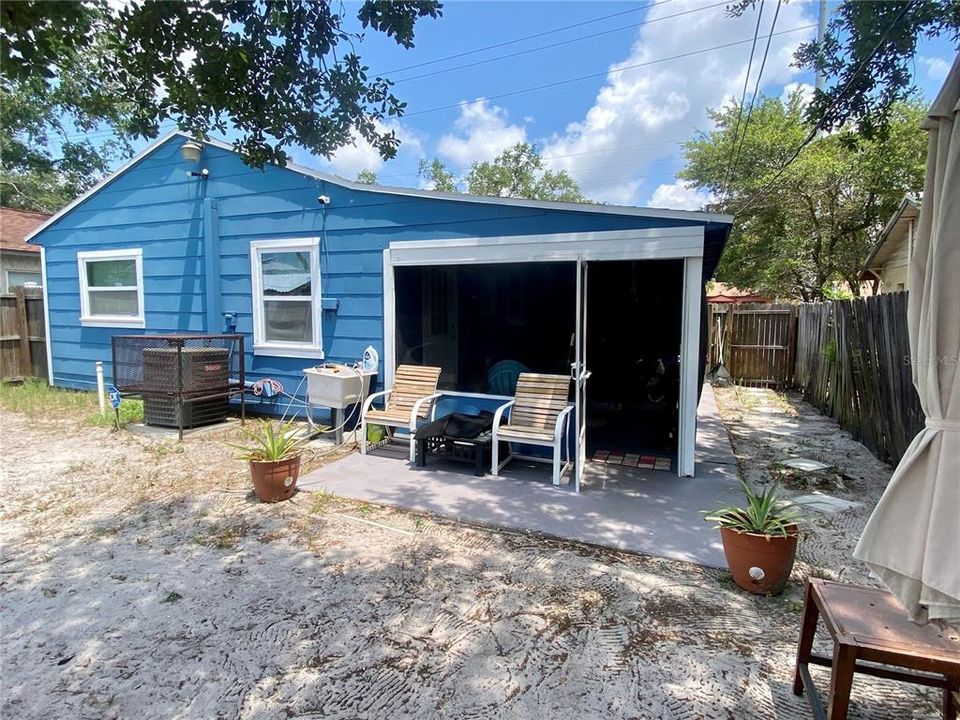 Recently Sold: $275,000 (3 beds, 1 baths, 951 Square Feet)