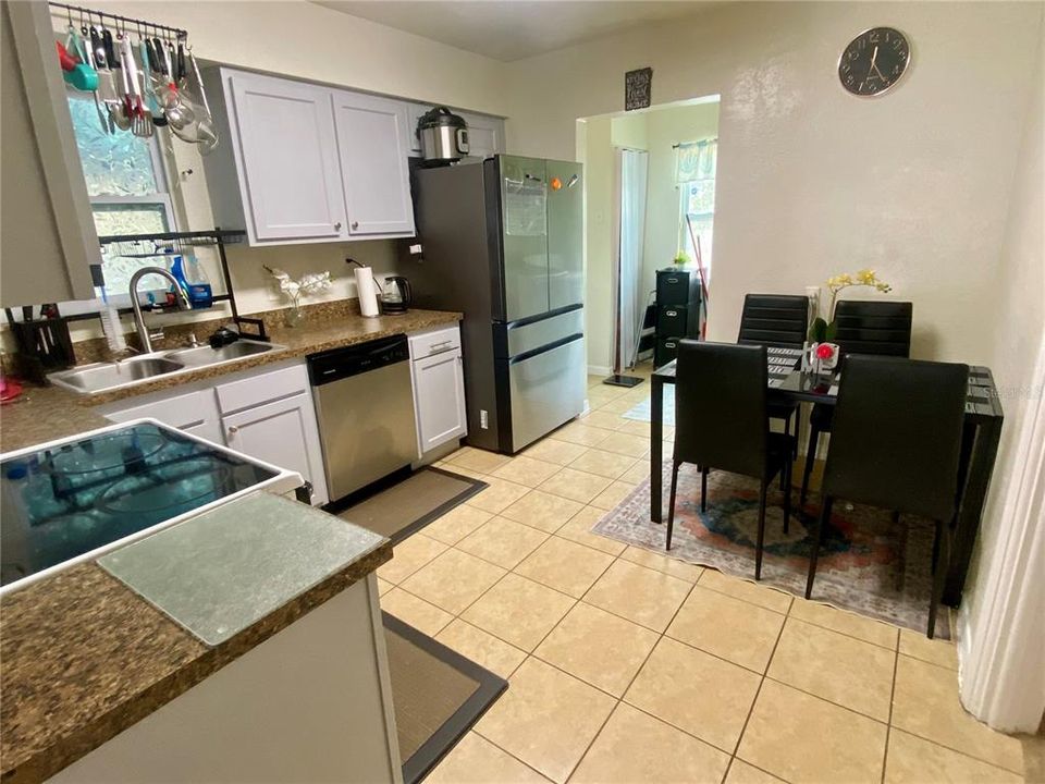 Recently Sold: $275,000 (3 beds, 1 baths, 951 Square Feet)