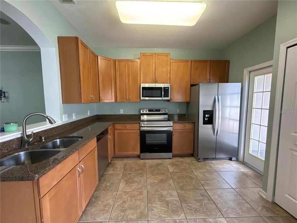 Recently Rented: $2,500 (3 beds, 2 baths, 1490 Square Feet)