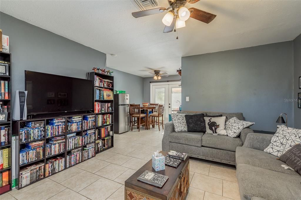 Active With Contract: $345,000 (3 beds, 1 baths, 1002 Square Feet)