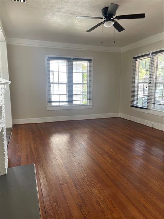 For Rent: $1,650 (2 beds, 1 baths, 957 Square Feet)